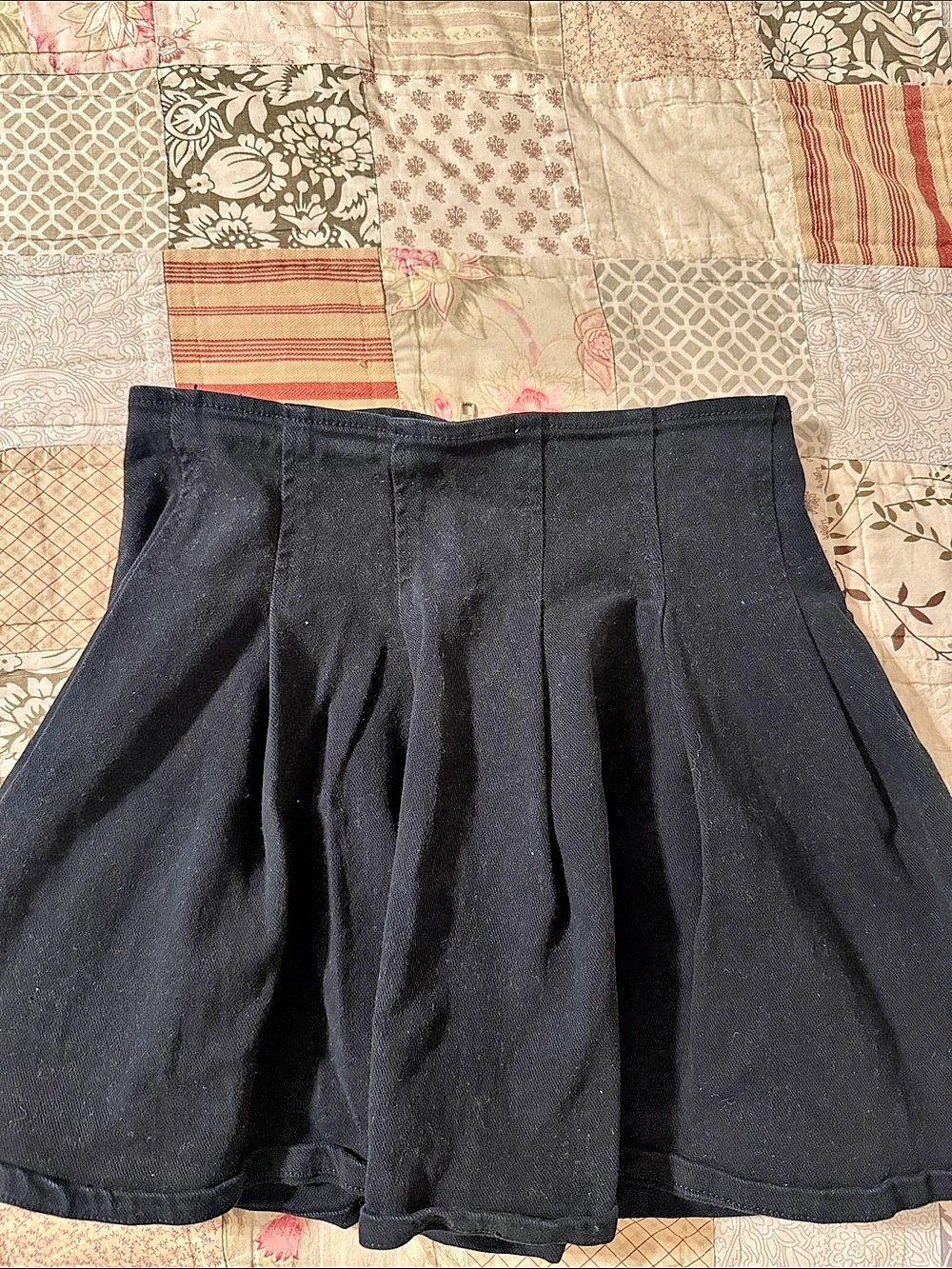 GB High Waist Black Pleated Mini Skirt